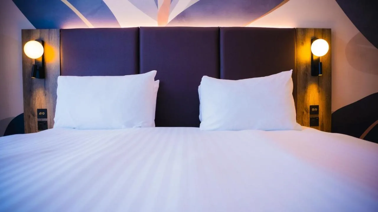 Standard Queen Room with One Queen Bed and Camden Lock View
